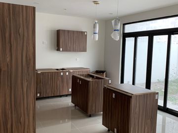 Venta de casa con 4 recamaras y roof garden en Lomas de Juriquilla