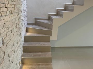 Venta de casa con 4 recamaras y roof garden en Lomas de Juriquilla