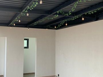 Venta de casa con 4 recamaras y roof garden en Lomas de Juriquilla