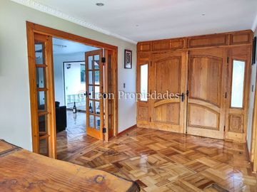 Leon Propiedades vende gran parcela con casa en Fundo Monterrey, Curacaví.