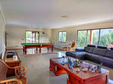 Leon Propiedades vende gran parcela con casa en Fundo Monterrey, Curacaví.