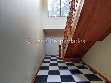 Leon Propiedades vende gran parcela con casa en Fundo Monterrey, Curacaví.