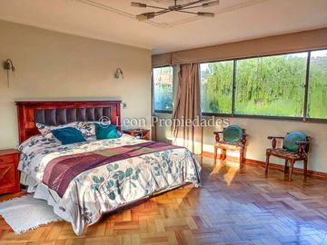 Leon Propiedades vende gran parcela con casa en Fundo Monterrey, Curacaví.