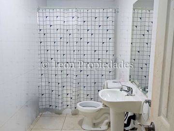 Leon Propiedades vende gran parcela con casa en Fundo Monterrey, Curacaví.