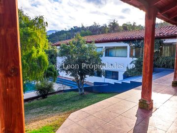 Leon Propiedades vende gran parcela con casa en Fundo Monterrey, Curacaví.