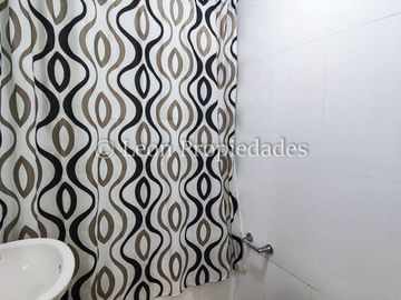 Leon Propiedades vende gran parcela con casa en Fundo Monterrey, Curacaví.