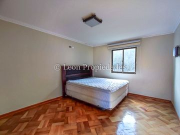 Leon Propiedades vende gran parcela con casa en Fundo Monterrey, Curacaví.
