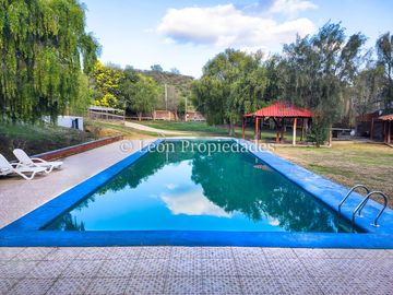 Leon Propiedades vende gran parcela con casa en Fundo Monterrey, Curacaví.