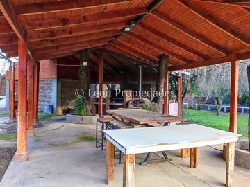 Leon Propiedades vende gran parcela con casa en Fundo Monterrey, Curacaví.