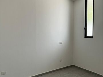 Venta de Hermosa Casa de 4 recámaras, 4 baños, cuarto de T.V., amplio Jardín, roof garden