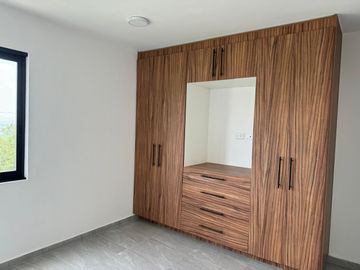 Venta de Hermosa Casa de 4 recámaras, 4 baños, cuarto de T.V., amplio Jardín, roof garden