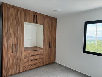 Venta de Hermosa Casa de 4 recámaras, 4 baños, cuarto de T.V., amplio Jardín, roof garden