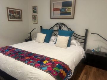 Excelente casa, gran jadín, seguriidad, amplios espacios