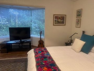 Excelente casa, gran jadín, seguriidad, amplios espacios