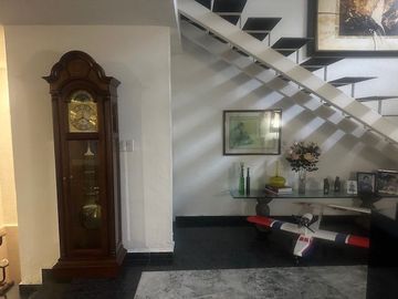 Excelente casa, gran jadín, seguriidad, amplios espacios