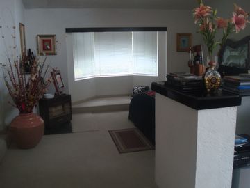 Excelente casa, gran jadín, seguriidad, amplios espacios