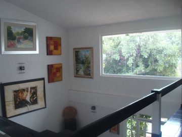 Excelente casa, gran jadín, seguriidad, amplios espacios