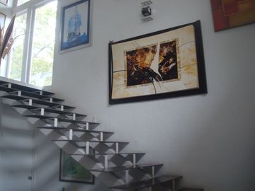 Excelente casa, gran jadín, seguriidad, amplios espacios