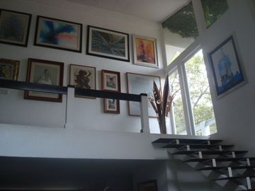 Excelente casa, gran jadín, seguriidad, amplios espacios