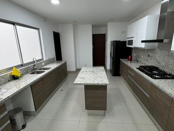 Pent - House en Prestigioso Condominio del Golf Los Incas - Santiago de Surco