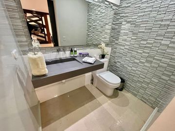 Apartamento en venta de 4 habitaciones con baño! Pisos de marmol. Alto Prado Barranquilla, Parque Rosado.