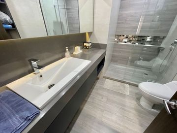 Apartamento en venta de 4 habitaciones con baño! Pisos de marmol. Alto Prado Barranquilla, Parque Rosado.