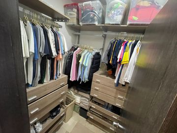 Apartamento en venta de 4 habitaciones con baño! Pisos de marmol. Alto Prado Barranquilla, Parque Rosado.