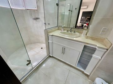 Apartamento en venta de 4 habitaciones con baño! Pisos de marmol. Alto Prado Barranquilla, Parque Rosado.