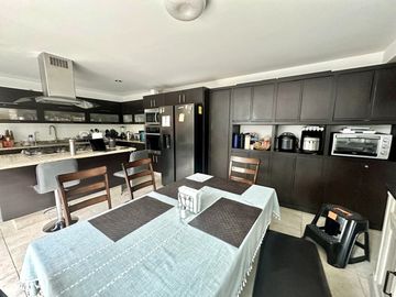 EXCLUSIVA CASA EN CONDOMINIO DE 3 NIVELES
