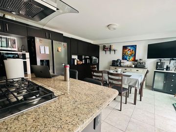 EXCLUSIVA CASA EN CONDOMINIO DE 3 NIVELES