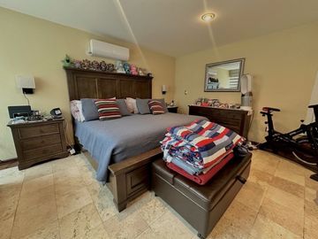 EXCLUSIVA CASA EN CONDOMINIO DE 3 NIVELES