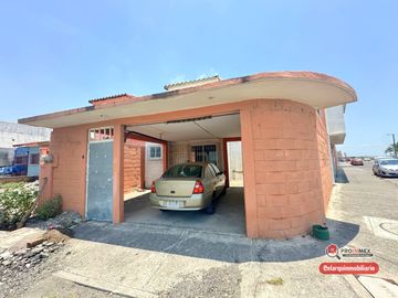 CASA CON LOCALES VENTA ESQUINA GEOVILLAS LOS PINOS ZONA NORTE VERACRUZ
