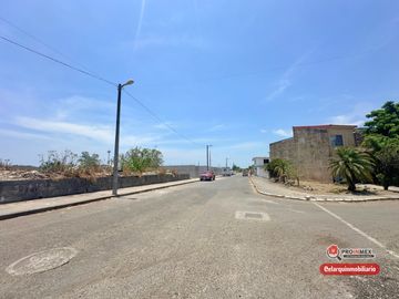 CASA CON LOCALES VENTA ESQUINA GEOVILLAS LOS PINOS ZONA NORTE VERACRUZ