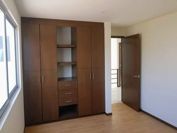 Excelente casa en VENTA zona plaza San diego en conjunto pequeño con seguridad cerca de periferico y forjadores.