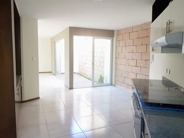 Excelente casa en VENTA zona plaza San diego en conjunto pequeño con seguridad cerca de periferico y forjadores.