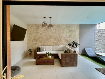 Extraordinaria casa remodelada en Mukava del Valle con Jacuzzi. Cerritos. Pereira - Colombia.