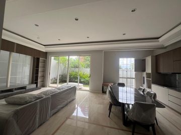 Disewakan Tahunan Rumah Baru Siap Huni di South Grove, Lebak Bulus, Full Furnished