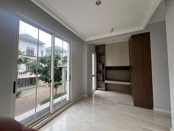 Disewakan Tahunan Rumah Baru Siap Huni di South Grove, Lebak Bulus, Full Furnished