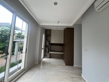 Disewakan Tahunan Rumah Baru Siap Huni di South Grove, Lebak Bulus, Full Furnished