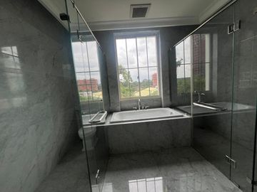 Disewakan Tahunan Rumah Baru Siap Huni di South Grove, Lebak Bulus, Full Furnished