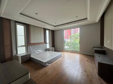 Disewakan Tahunan Rumah Baru Siap Huni di South Grove, Lebak Bulus, Full Furnished