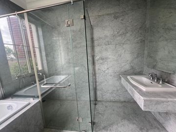 Disewakan Tahunan Rumah Baru Siap Huni di South Grove, Lebak Bulus, Full Furnished