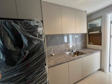 Disewakan Tahunan Rumah Baru Siap Huni di South Grove, Lebak Bulus, Full Furnished
