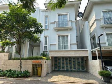 Disewakan Tahunan Rumah Baru Siap Huni di South Grove, Lebak Bulus, Full Furnished