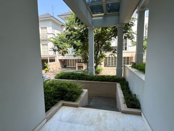 Disewakan Tahunan Rumah Baru Siap Huni di South Grove, Lebak Bulus, Full Furnished