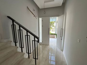 Disewakan Tahunan Rumah Baru Siap Huni di South Grove, Lebak Bulus, Full Furnished