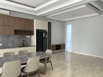 Disewakan Tahunan Rumah Baru Siap Huni di South Grove, Lebak Bulus, Full Furnished