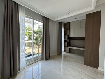Disewakan Tahunan Rumah Baru Siap Huni di South Grove, Lebak Bulus, Full Furnished