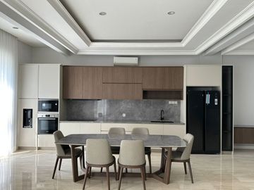 Disewakan Tahunan Rumah Baru Siap Huni di South Grove, Lebak Bulus, Full Furnished