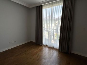 Disewakan Tahunan Rumah Baru Siap Huni di South Grove, Lebak Bulus, Full Furnished